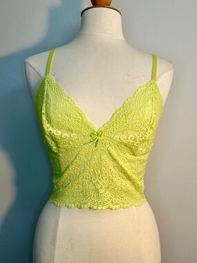 Victoria’s Secret Lime Green/Yellow Lace Bralette Cami No underwire Size Large